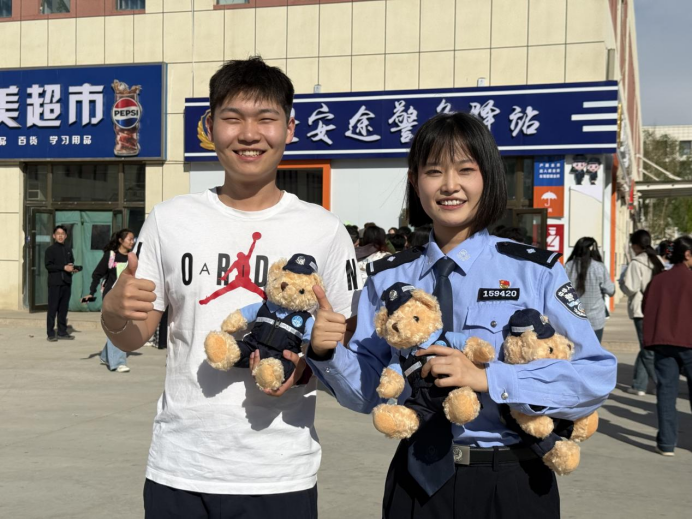 【全民国家安全教育日】别划走，答题送“小熊”！温宿公安带着国家安全知识“闯”进高校